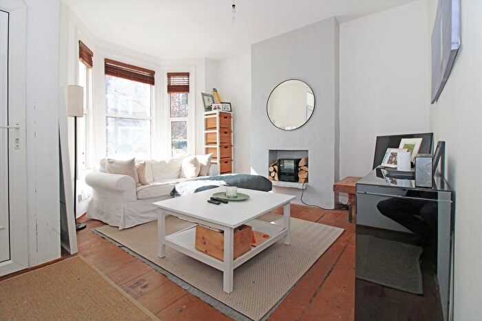 1 Bedroom Flat To Rent In Acton Lane, Acton, W3