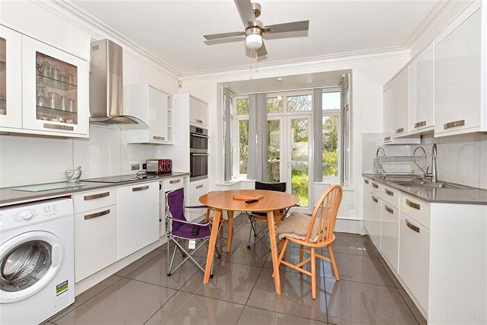 6 Bedroom Detached House For Sale In Maidstone Road, Chatham, Kent, ME4