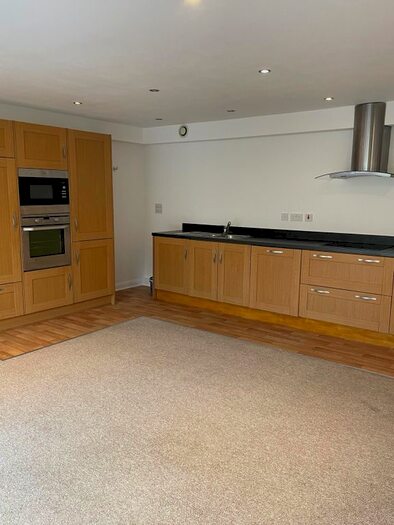 2 Bedroom Flat To Rent In Oldham Road, Sowerby Bridge, HX6