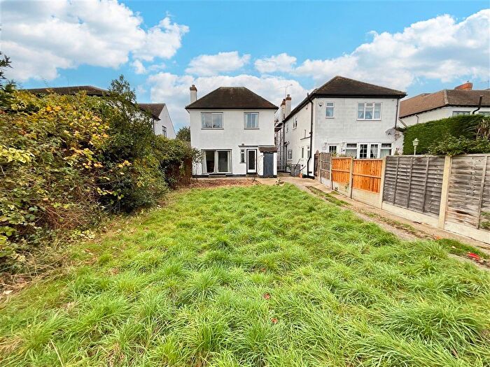 3 Bedroom Detached House For Sale In Rockingham Avenue, Hornchurch, Essex, RM11