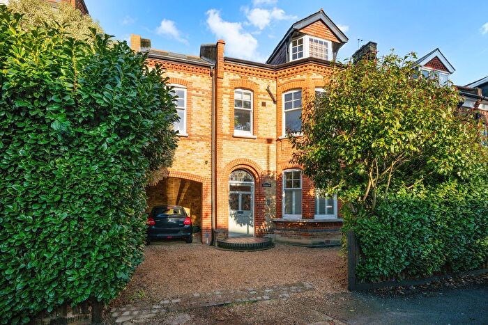 1 Bedroom Flat For Sale In Berrylands Road, Surbiton, KT5