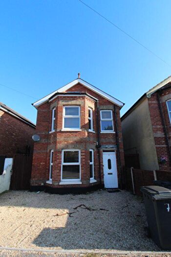 4 Bedroom Detached House To Rent In Leslie Road, BH9