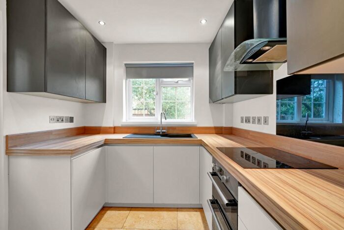 2 Bedroom Apartment To Rent In Castleview Road, Weybridge, Surrey, KT13