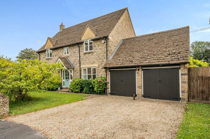 4 Bedroom Detached House For Sale In Farmhouse Close, Stanton Harcourt, Witney, OX29