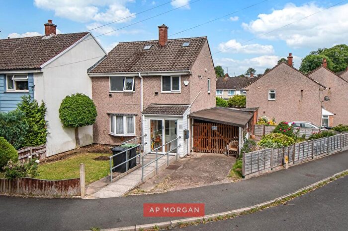3 Bedroom End Of Terrace House For Sale In Willow Road, Bromsgrove, Worcestershire, B61