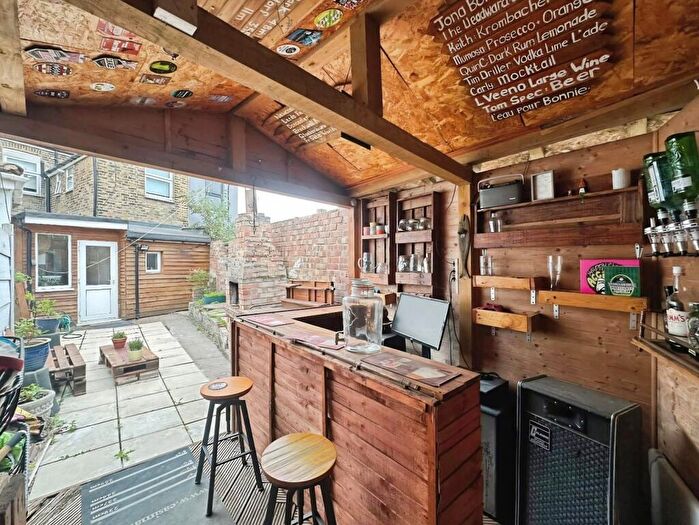 2 Bedroom Apartment For Sale In Bushey Road, London, E13