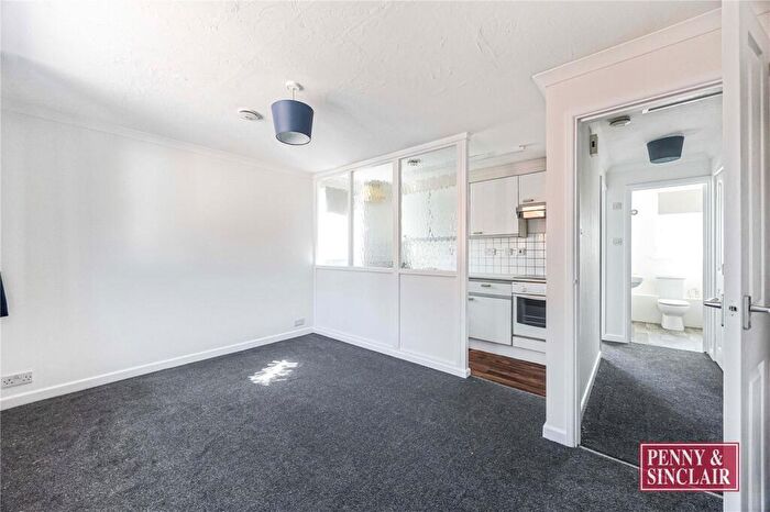 1 Bedroom Maisonette To Rent In Bradley Road, RG9