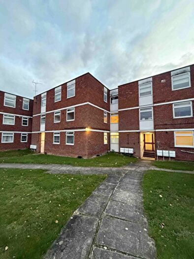 3 Bedroom Flat To Rent In Ridgeway Court, Aylesbury, HP20