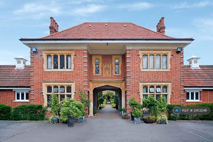 2 Bedroom Flat To Rent In Windsor Forest Court, Ascot, SL5