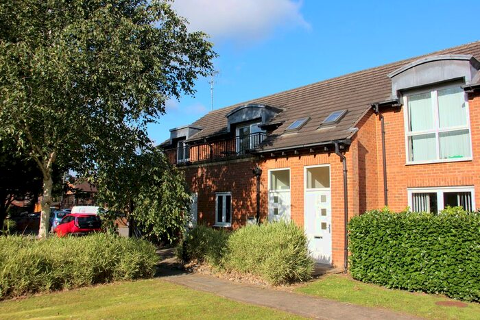 3 Bedroom Flat To Rent In Burton Stone Lane, York, YO30