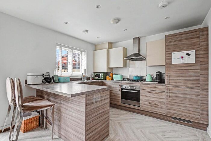 3 Bedroom Link Detached House For Sale In Stede Avenue, Sittingbourne, ME10