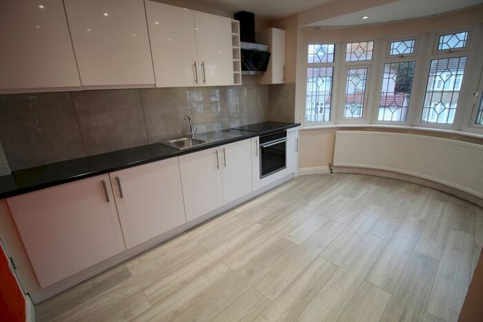2 Bedroom Maisonette To Rent In Chestnut Drive, Pinner, HA5