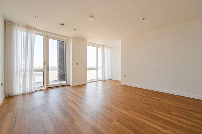 3 Bedroom Flat For Sale In Hamme Building, Docklands, London, E16