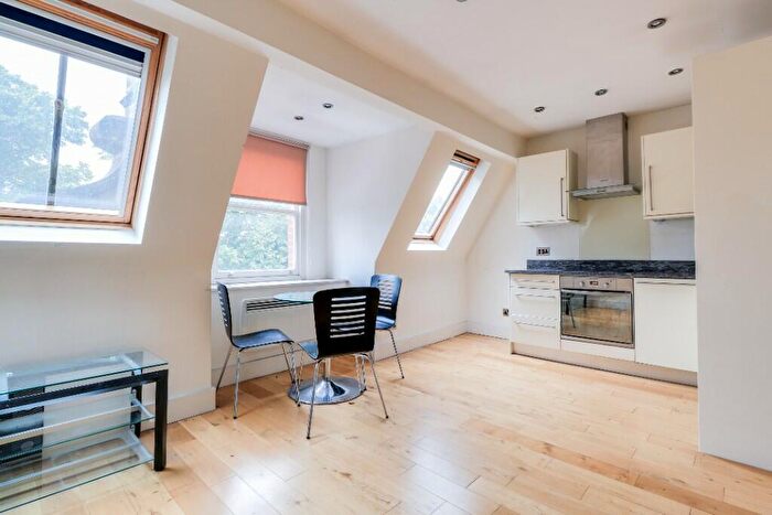 1 Bedroom Flat To Rent In Upper Street, London, N1