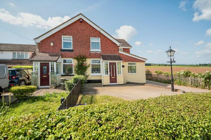 4 Bedroom Semi-Detached House For Sale In Cooling Road, Cliffe, Rochester, Kent, ME3