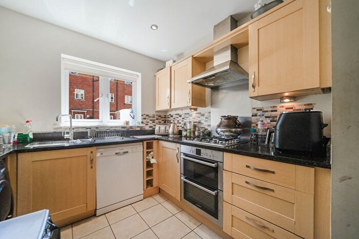 4 Bedroom Semi-Detached House To Rent In Academy Place, Isleworth, TW7
