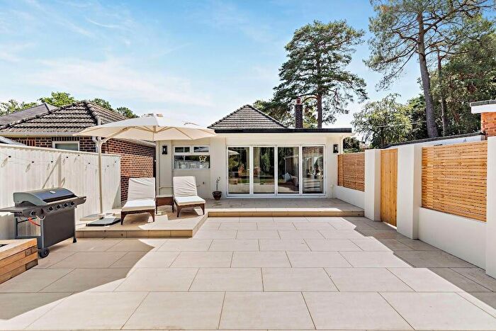 3 Bedroom Detached Bungalow For Sale In Broadstone, Poole, BH18 - Photo 4