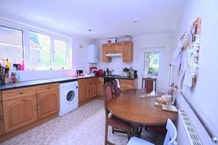 4 Bedroom Flat To Rent In High Road, Wood Green, N22