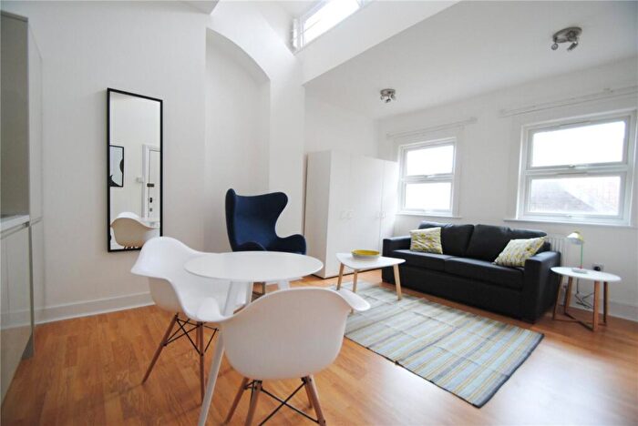 Studio To Rent In Holloway Road, London, N7