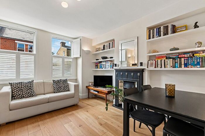 1 Bedroom Flat For Sale In Oxford Gardens, Chiswick, W4