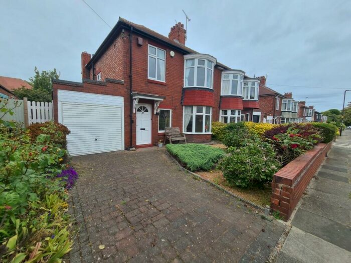 3 Bedroom Semi-Detached House To Rent In Etal Avenue, Whitley Bay, NE25