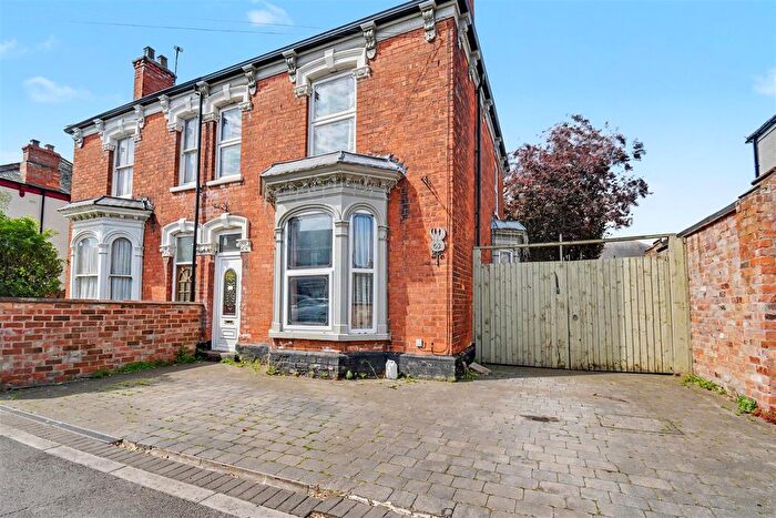 3 Bedroom Property For Sale In Ainslie Street, Grimsby, DN32