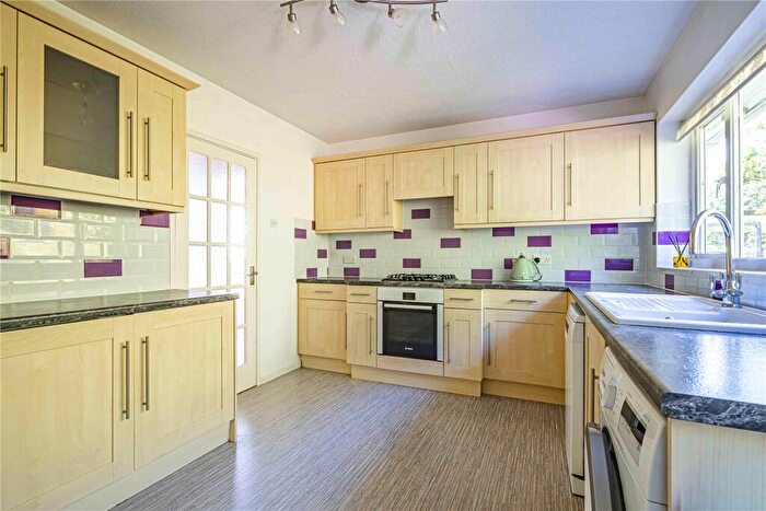 2 Bedroom Bungalow For Sale In Brownlow Rise, Totternhoe, Central Bedfordshire, LU6