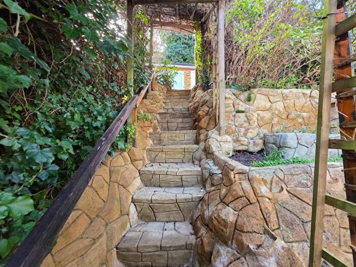 1 Bedroom Studio To Rent In Ashburnham Road, Luton, Bedfordshire, LU1