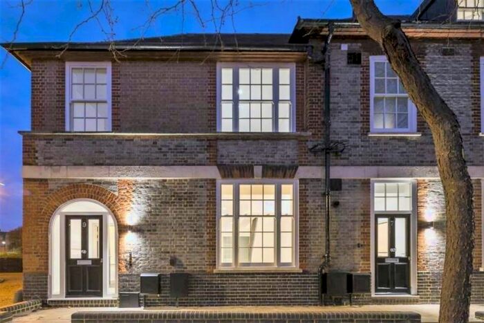 2 Bedroom Town House To Rent In Raglan Street, London, NW5