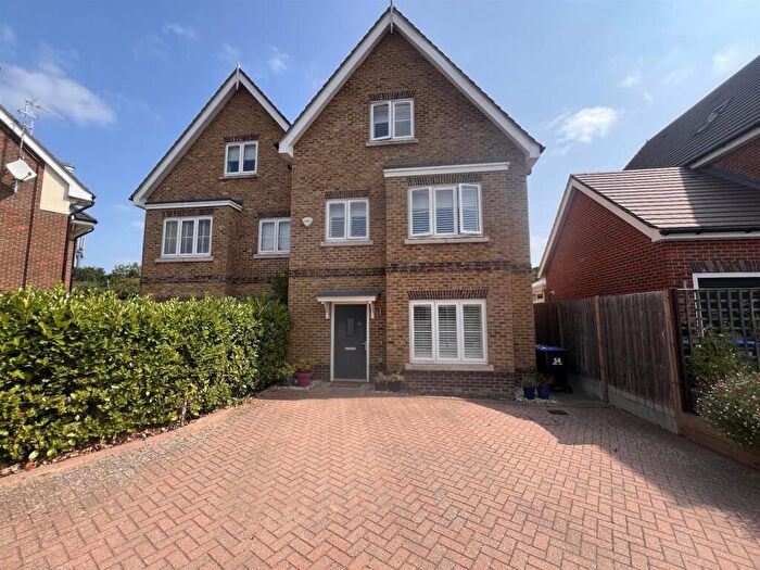 3 Bedroom Semi Detached House For Sale In Oaks Lane, Great Bookham, KT23