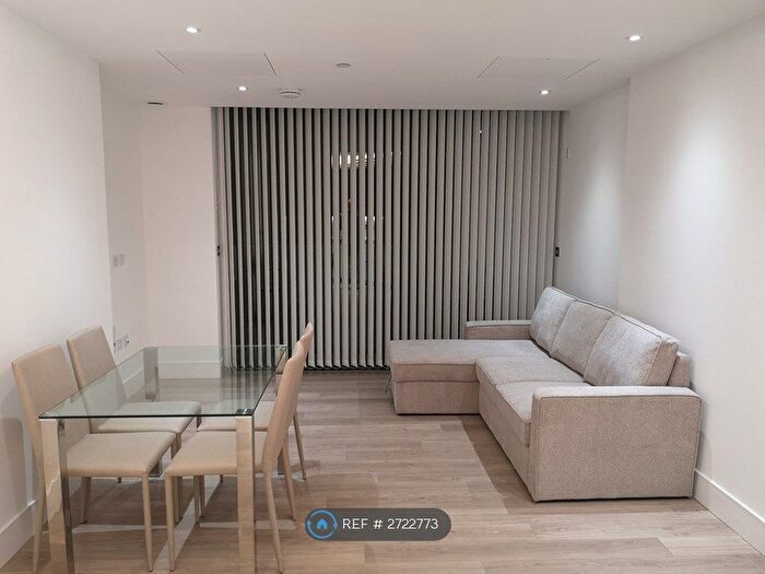 2 Bedroom Flat To Rent In Carrara Tower, London, EC1V