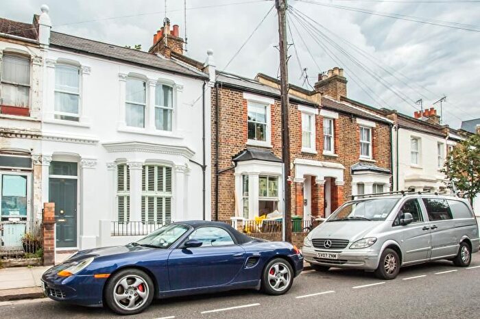 3 Bedroom Property To Rent In Tunis Road, Shepherds Bush, W12