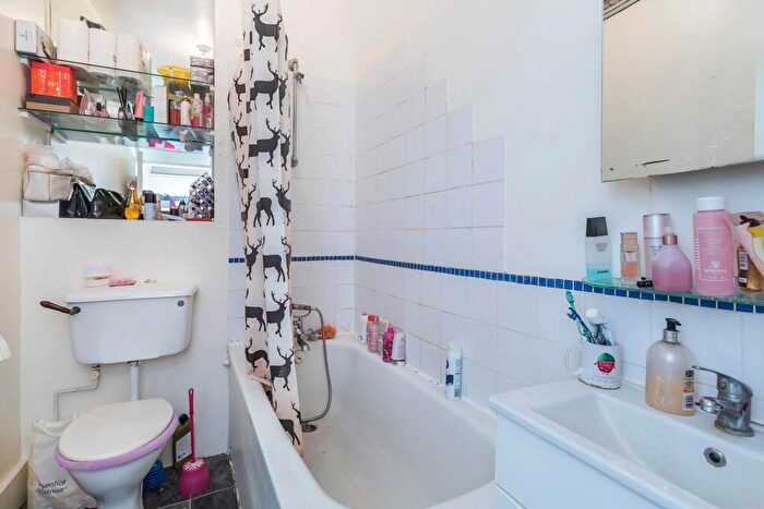 1 Bedroom Flat For Sale In Essex Road, London, N1