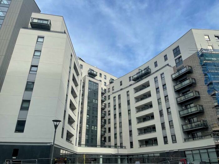 2 Bedroom Apartment To Rent In Gateway East, Leeds City Centre, LS9