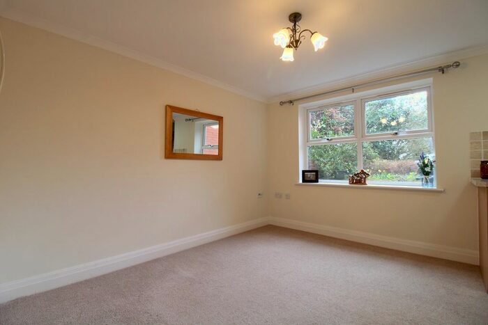 1 Bedroom Flat For Sale In Fig Tree Court, Canal Hill, Tiverton, EX16