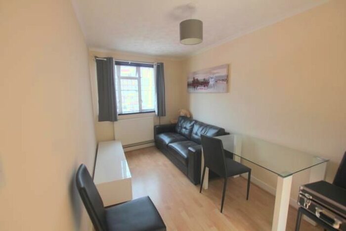 2 Bedroom Flat To Rent In Romford Road, Manor Park, E12