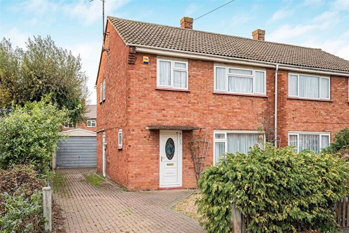 3 Bedroom Semi Detached House For Sale In Fairbairn Road, Cambridge, CB4