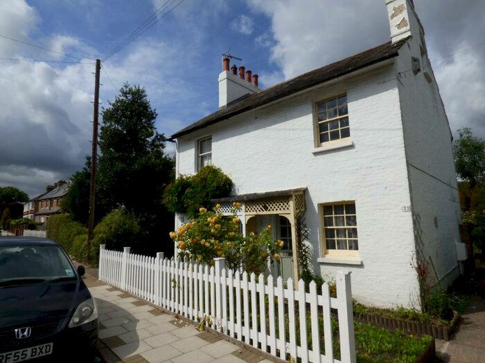 2 Bedroom Semi-Detached House To Rent In Gravel Road, Bromley, BR2