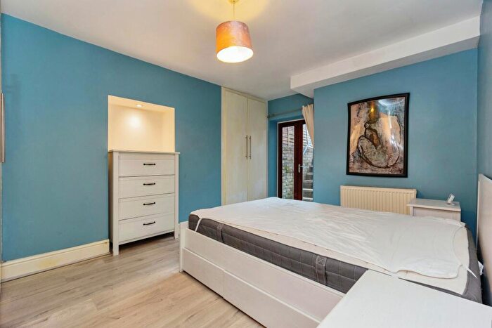 1 Bedroom Flat For Sale In Central Road, Didsbury, Manchester, Greater Manchester, M20