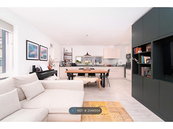 2 Bedroom Flat To Rent In Knightly Avenue, Cambridge, CB2