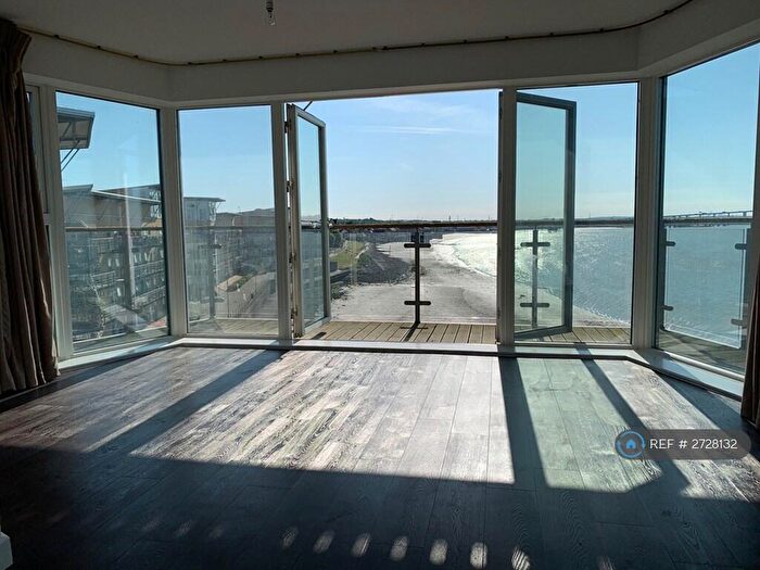 2 Bedroom Flat To Rent In Carmichael Avenue, Greenhithe, DA9