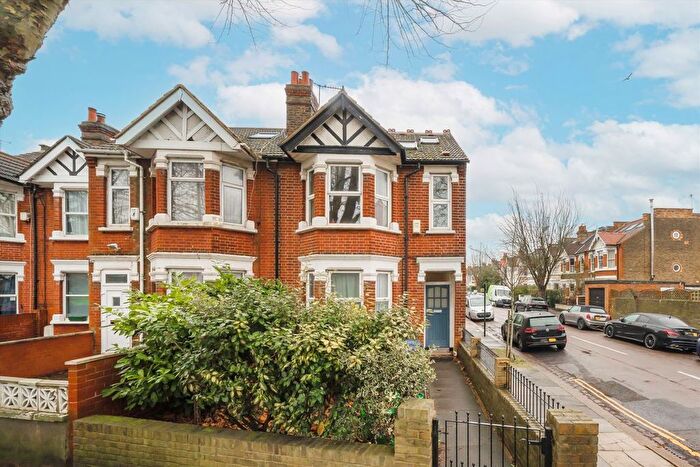 4 Bedroom End Of Terrace House To Rent In Drayton Green, Ealing, W13