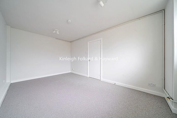 2 Bedroom Flat To Rent In Masons Hill, Bromley, Kent, BR2