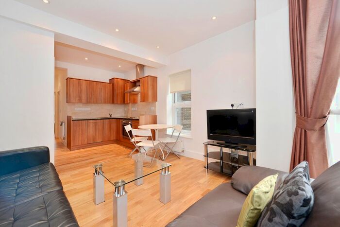 2 Bedroom Flat To Rent In Edith Road, London, W14