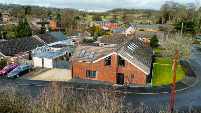 4 Bedroom Semi-Detached House For Sale In Orchard Close, Lower Brailes, OX15