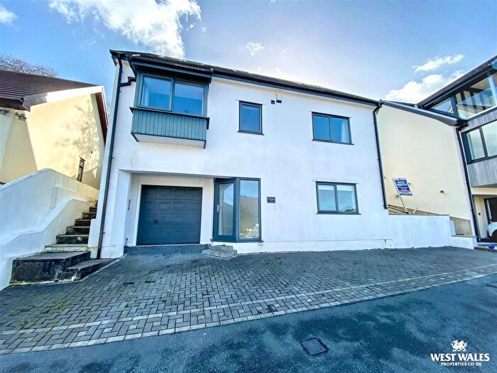 3 Bedroom Detached House For Sale In Lawnswood, Saundersfoot, SA69