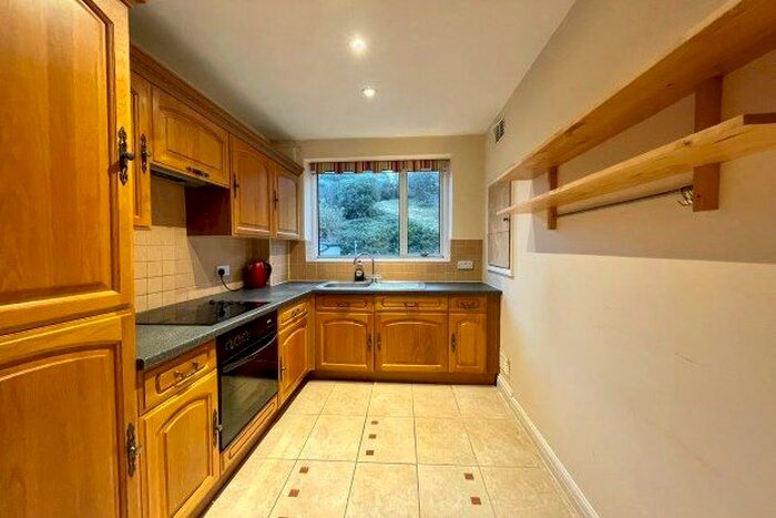 2 Bedroom Maisonette To Rent In Mill Vale, Bromley, BR2