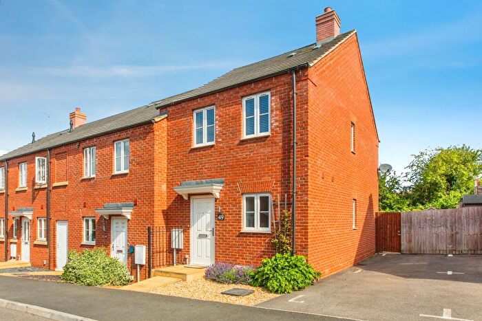 3 Bedroom End Of Terrace House For Sale In Station Road, Thrapston, Kettering, NN14