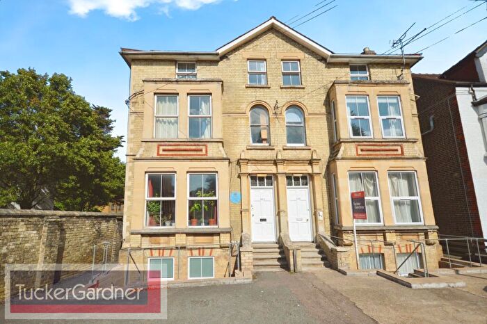 2 Bedroom Flat To Rent In Basement Flat Hills Road, Cambridge, CB2