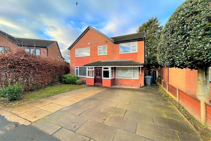 4 Bedroom Detached House To Rent In Pinfold Close, Halebarns, Altrincham WA15